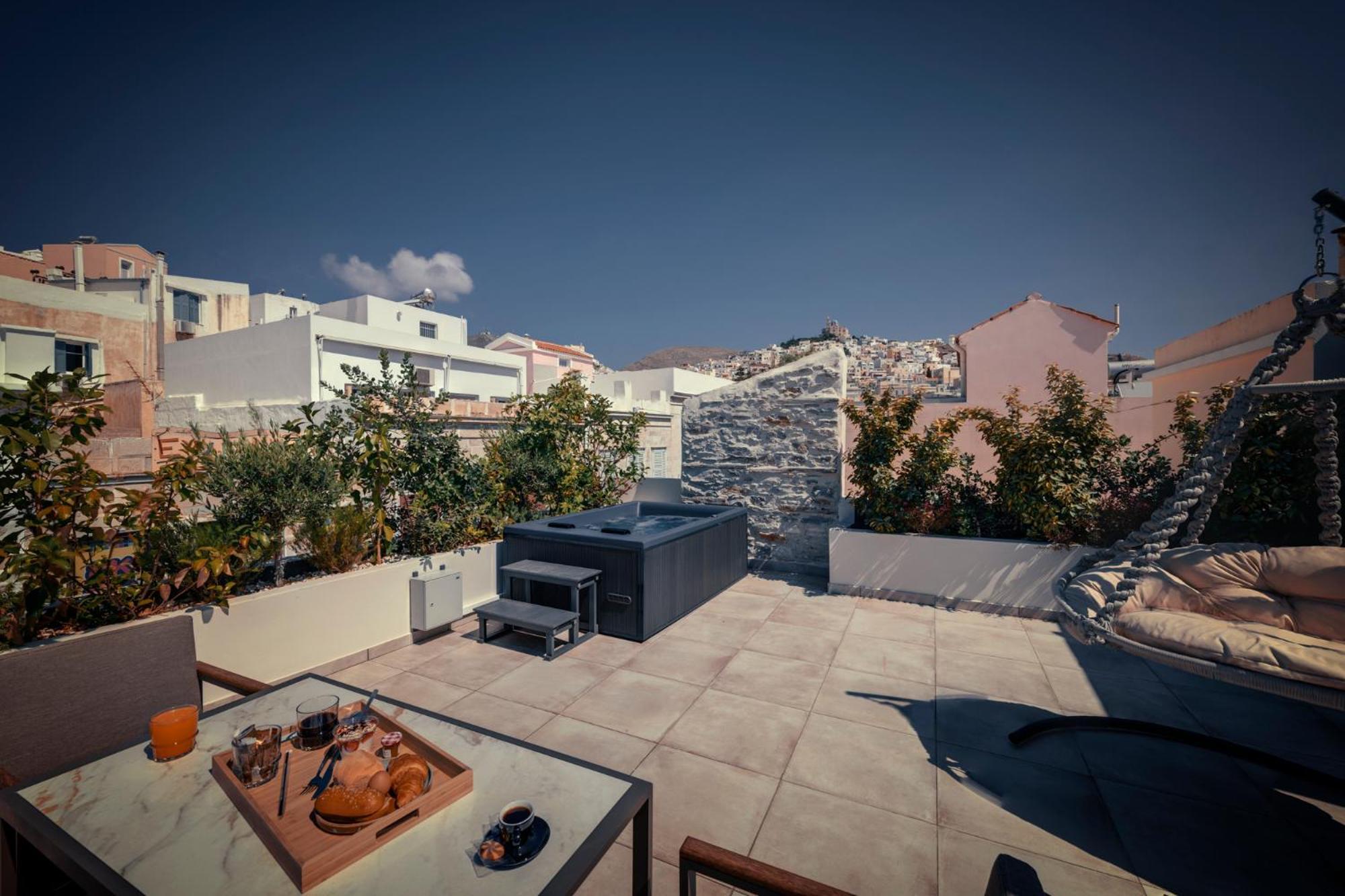 Ninemian Suites Syros Hermópolis Exterior foto