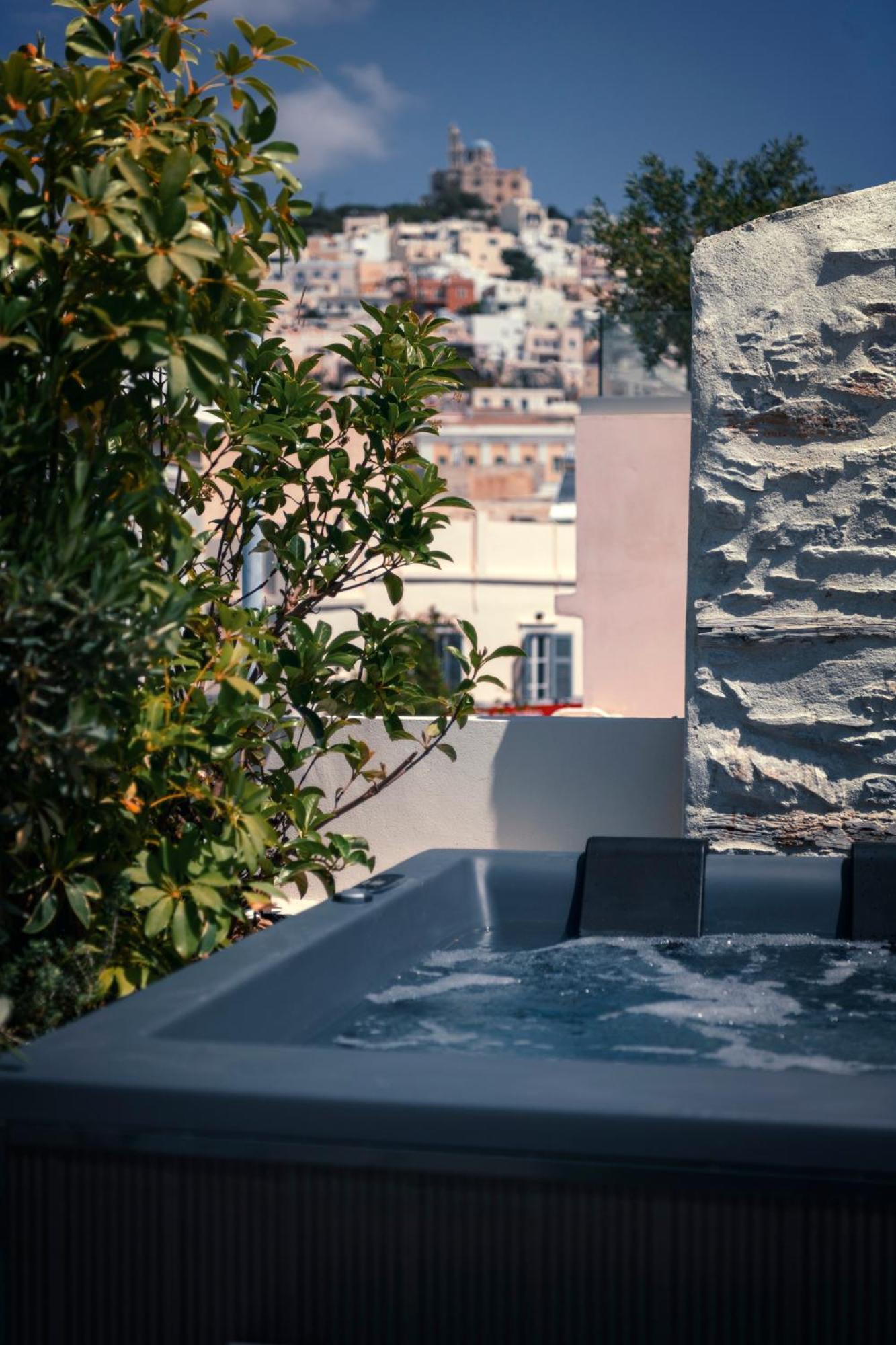Ninemian Suites Syros Hermópolis Exterior foto